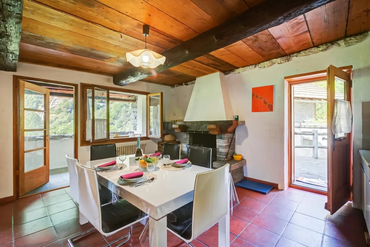 Rustic Chalet with Terraces in Ticino photo 2