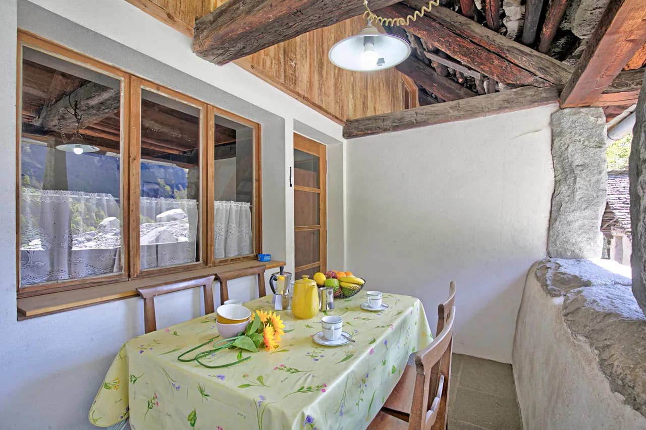 Rustic Chalet with Terraces in Ticino photo 5