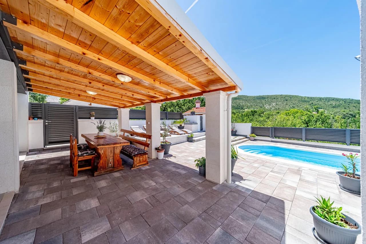Private Pool Vacation Home in Ljubitovica photo 3