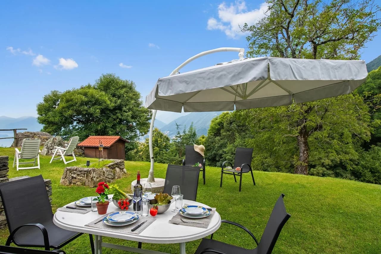 Charming Garden Chalet in Monti di Dritto, Ticino photo 2