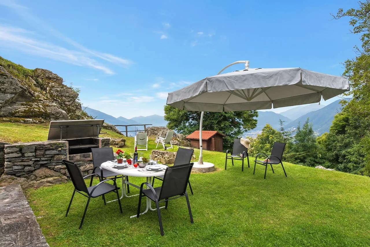 Charming Garden Chalet in Monti di Dritto, Ticino photo 3