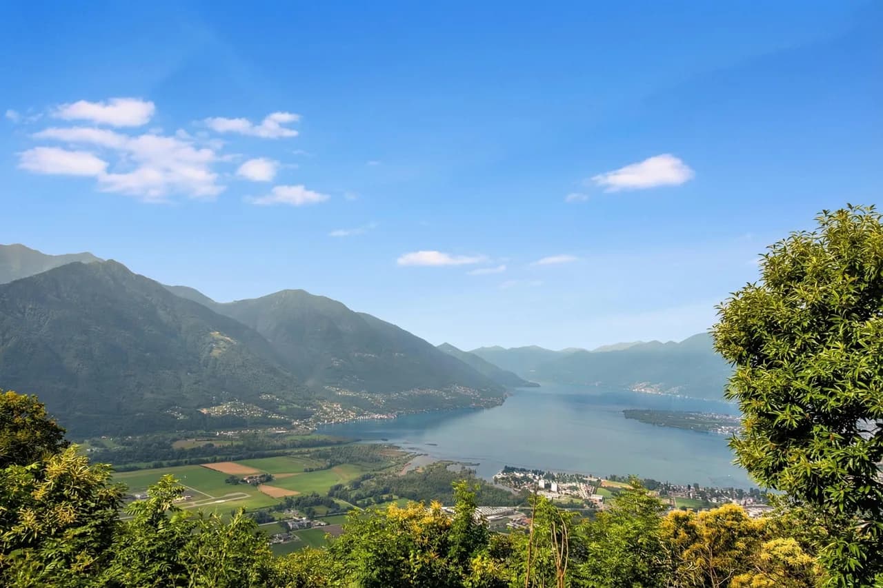 Charming Garden Chalet in Monti di Dritto, Ticino photo 4