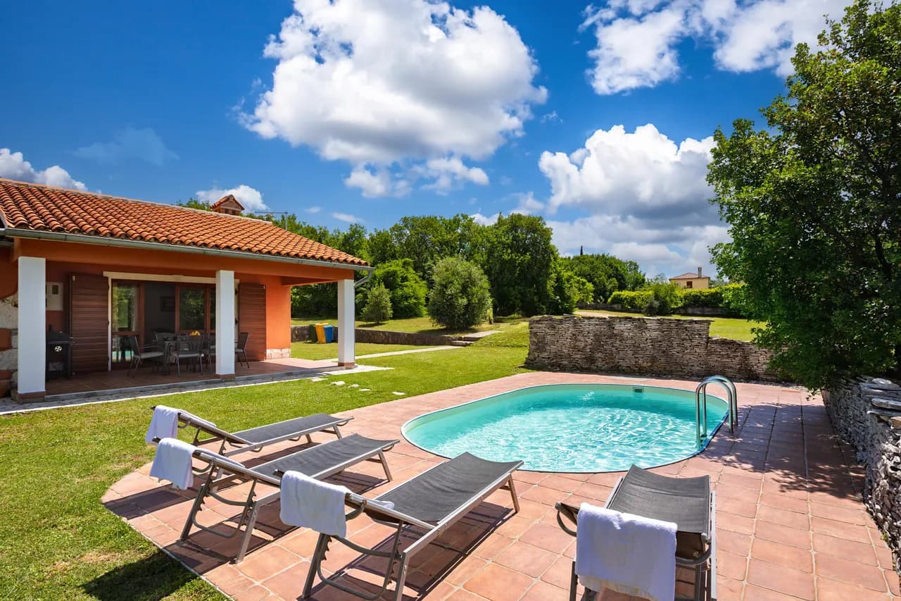 Pool House in Greenery near Trget photo 3