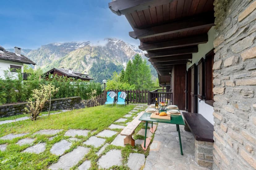 Charming Apart with Garden in Courmayeur
