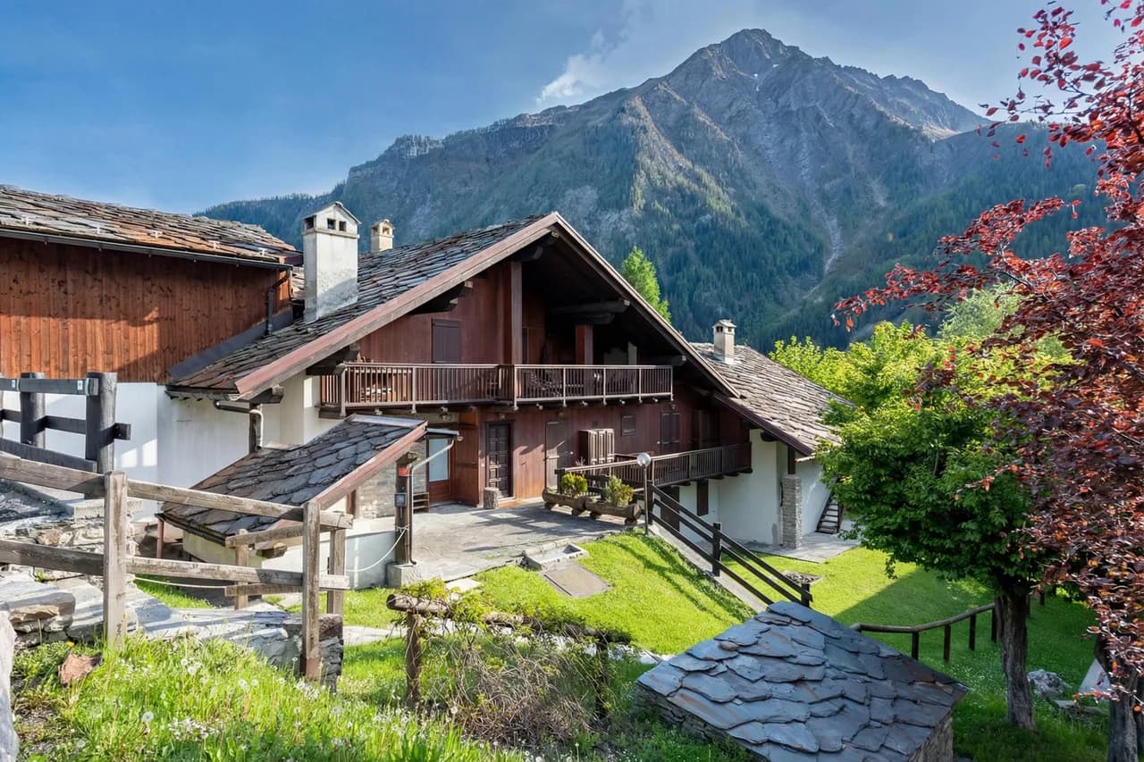 Charming Apart with Garden in Courmayeur photo 2