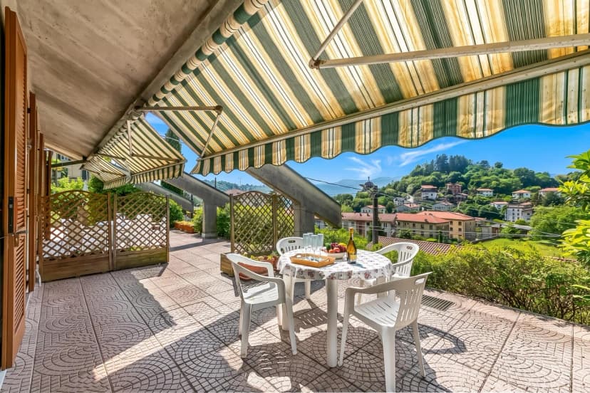 Apt. Giulia: Sunny Terrace and Lake View in Laveno