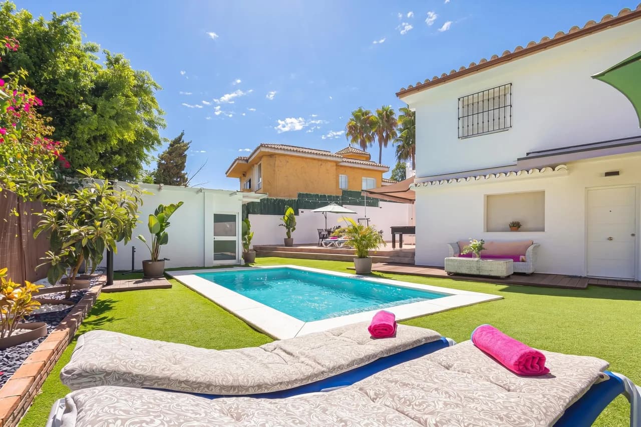 Contemporary Villa with Private Garden in Marbella