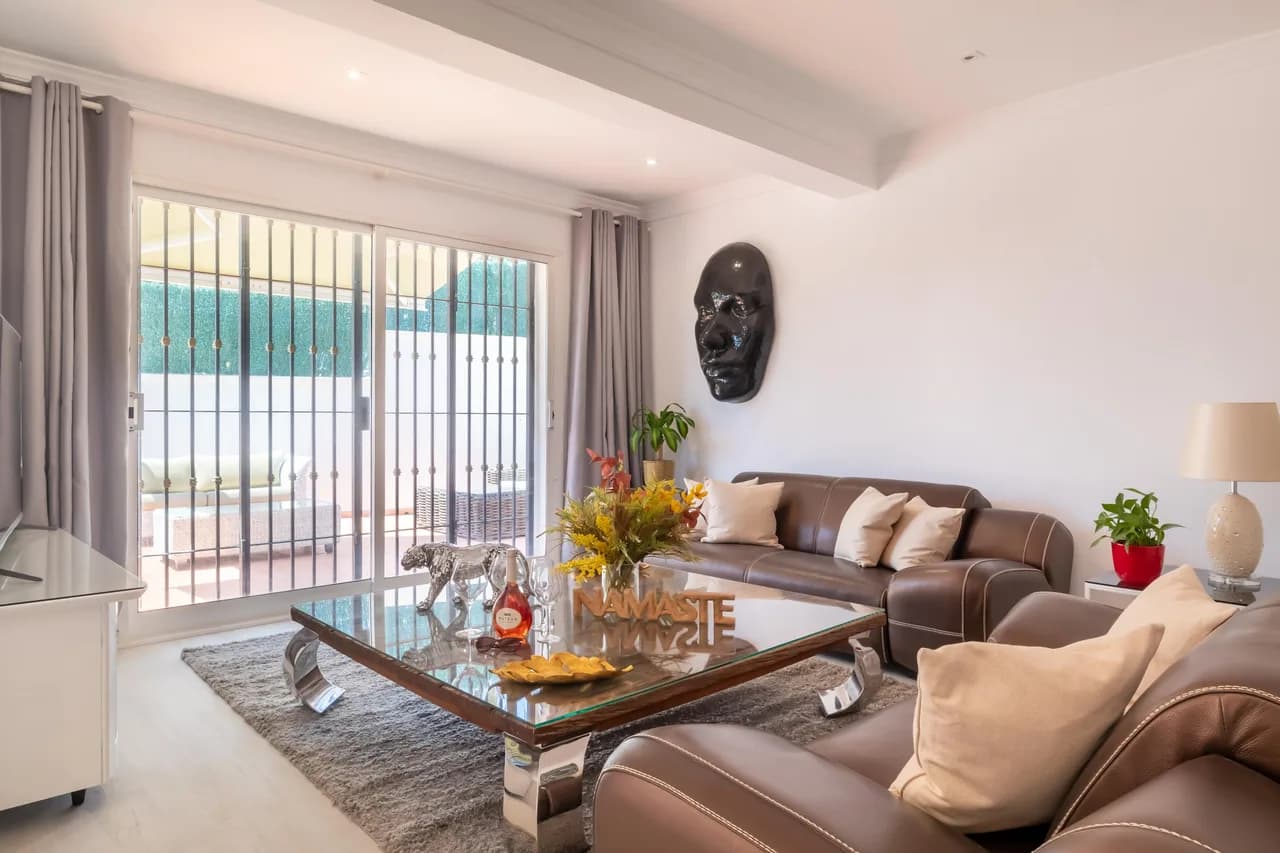 Contemporary Villa with Private Garden in Marbella photo 3