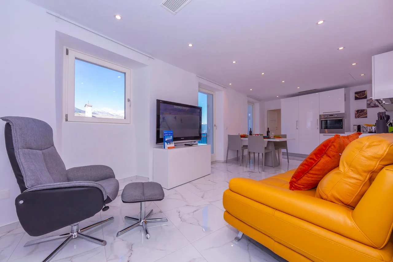 Colorful Terrace Apartment in Ticino photo 4