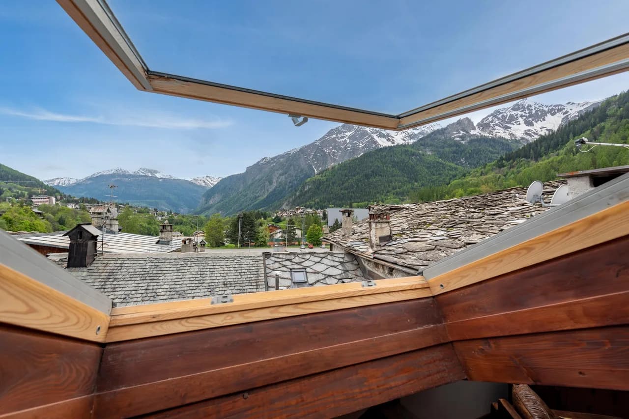Spacious Three-Bedroom Apartment in Courmayeur photo 5