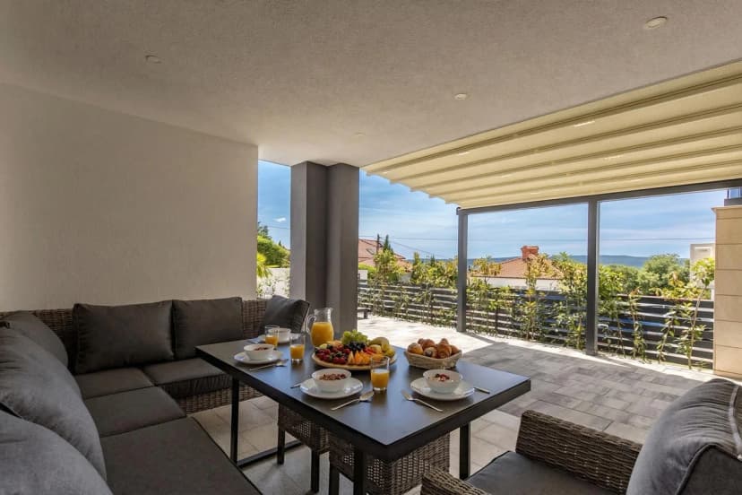 Spacious Pool Apartment Crikvenica