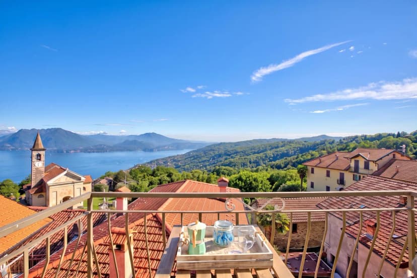 Luce - Lake View Balcony Apartment in Stresa Hill