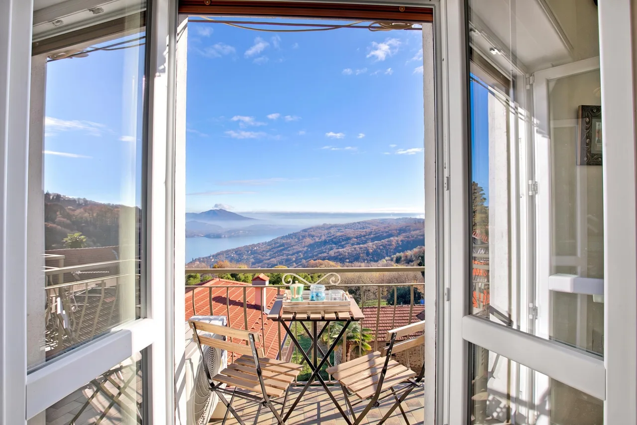 Lake View Balcony Apartment in Stresa, Piedmont, Italy photo 4