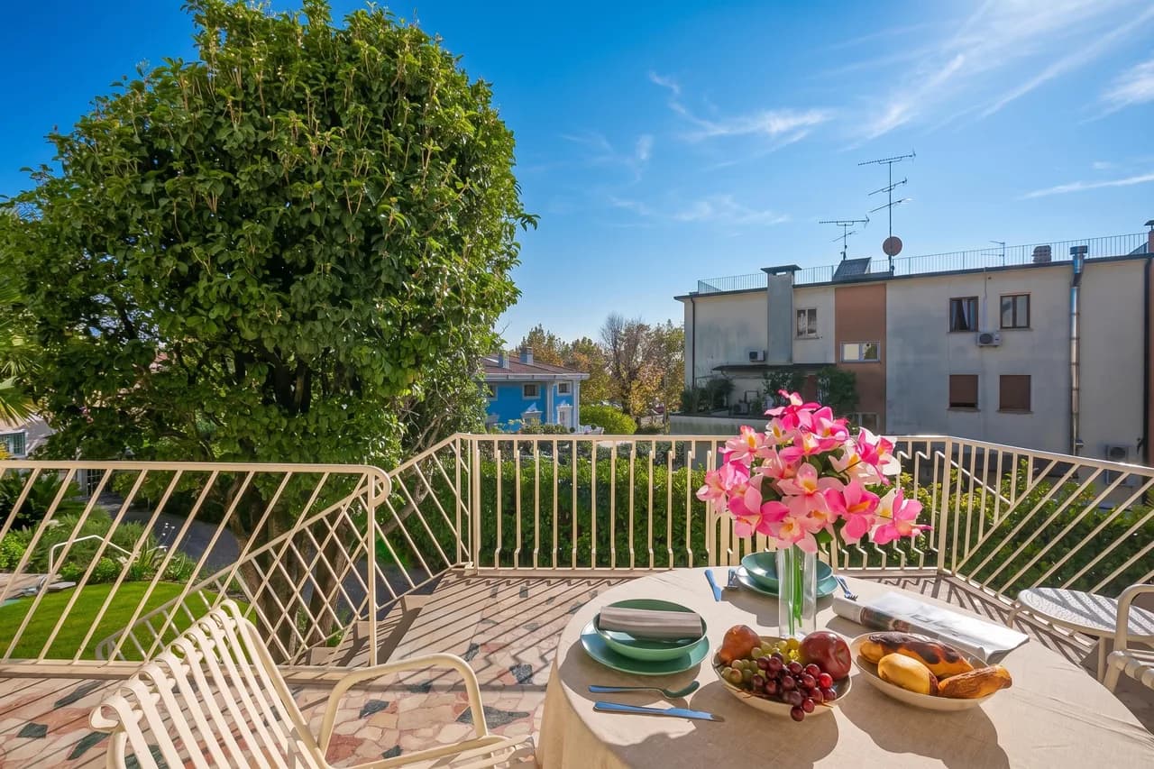 La Maison Fleurie Appartamento Glicine 2BR Walk Beach