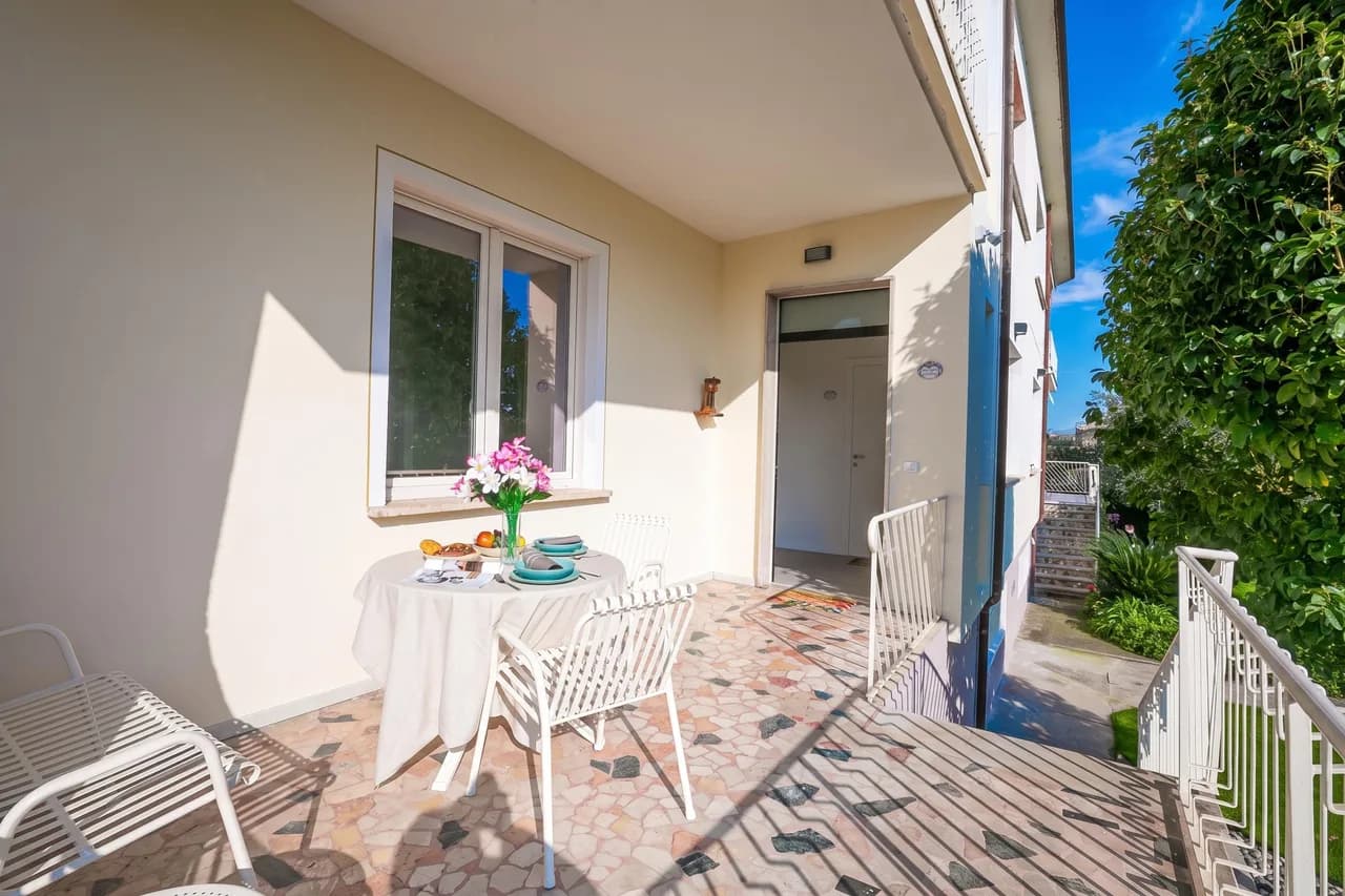 La Maison Fleurie Appartamento Glicine 2BR Walk Beach photo 2