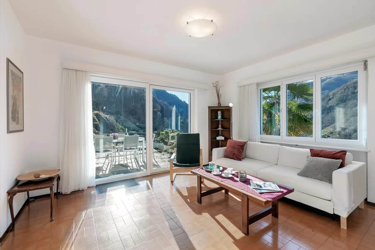 Lakeside Luxury Apartment in Ticino photo 4