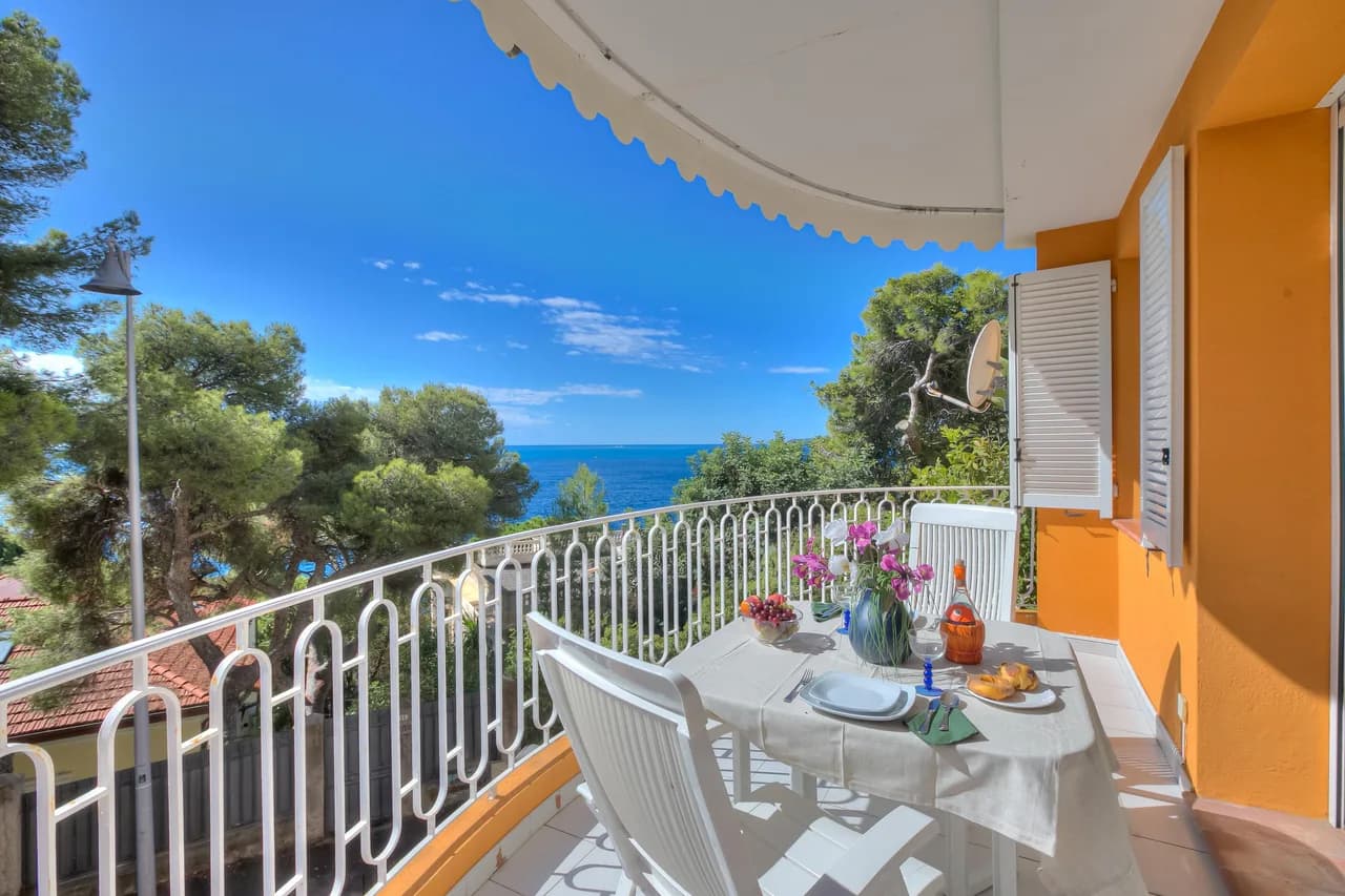 Studio Azur with Sea View Terrace