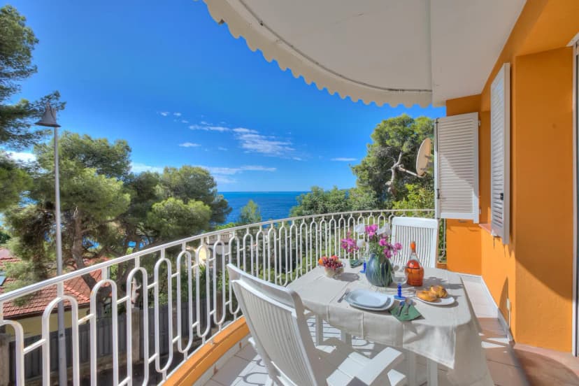Studio Azur with Sea View Terrace