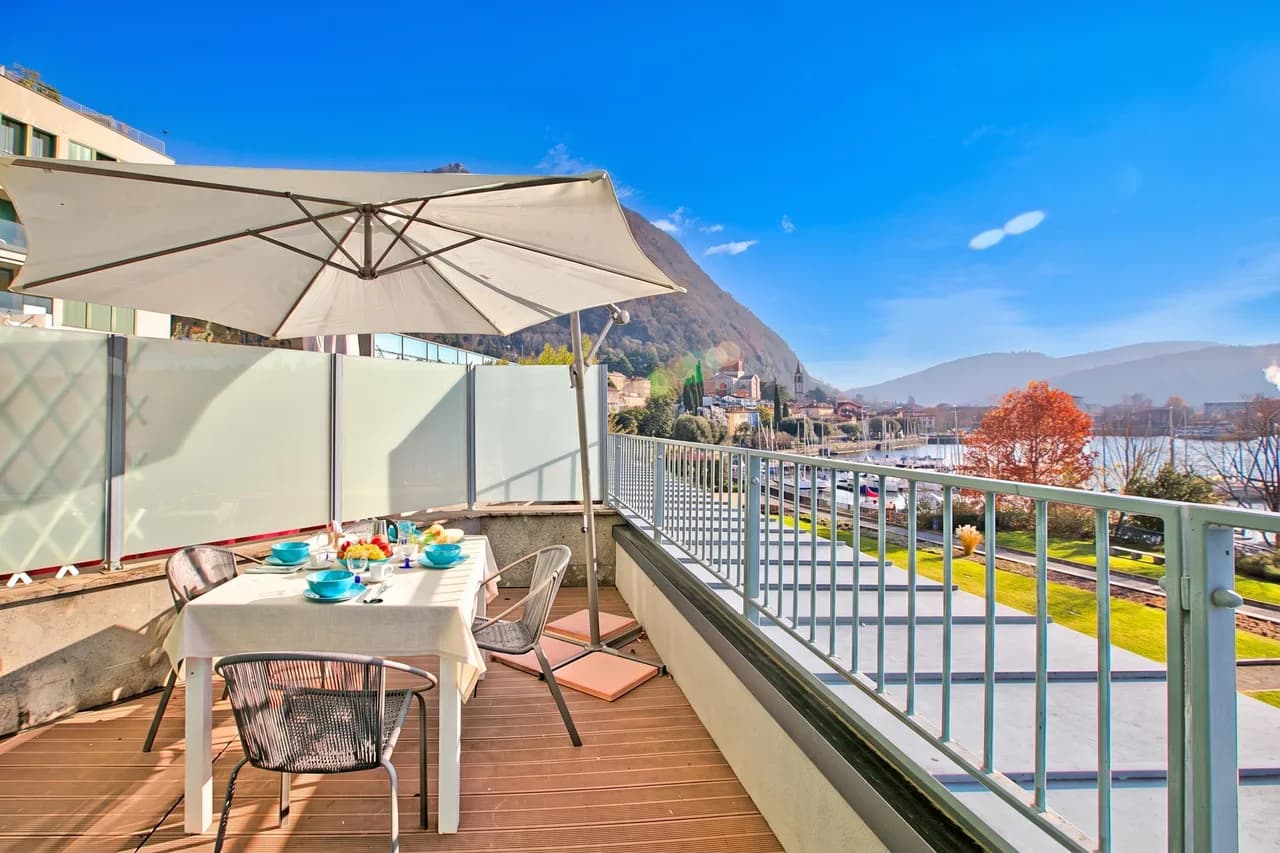 Lakefront Balcony Apartment in Laveno Mombello photo 3