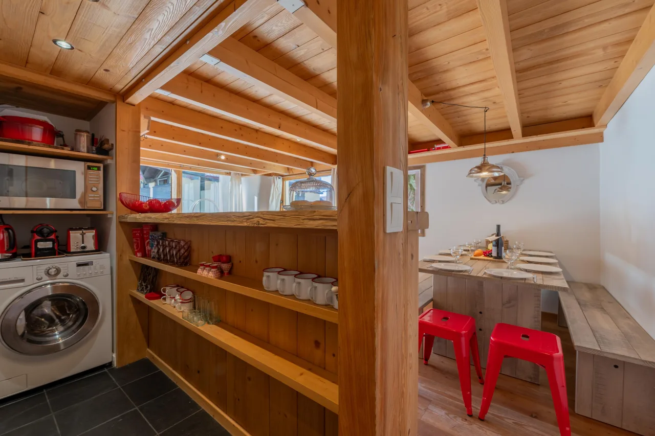 Ski-In Ski-Out Apartment in Argentière, Chamonix, France photo 4