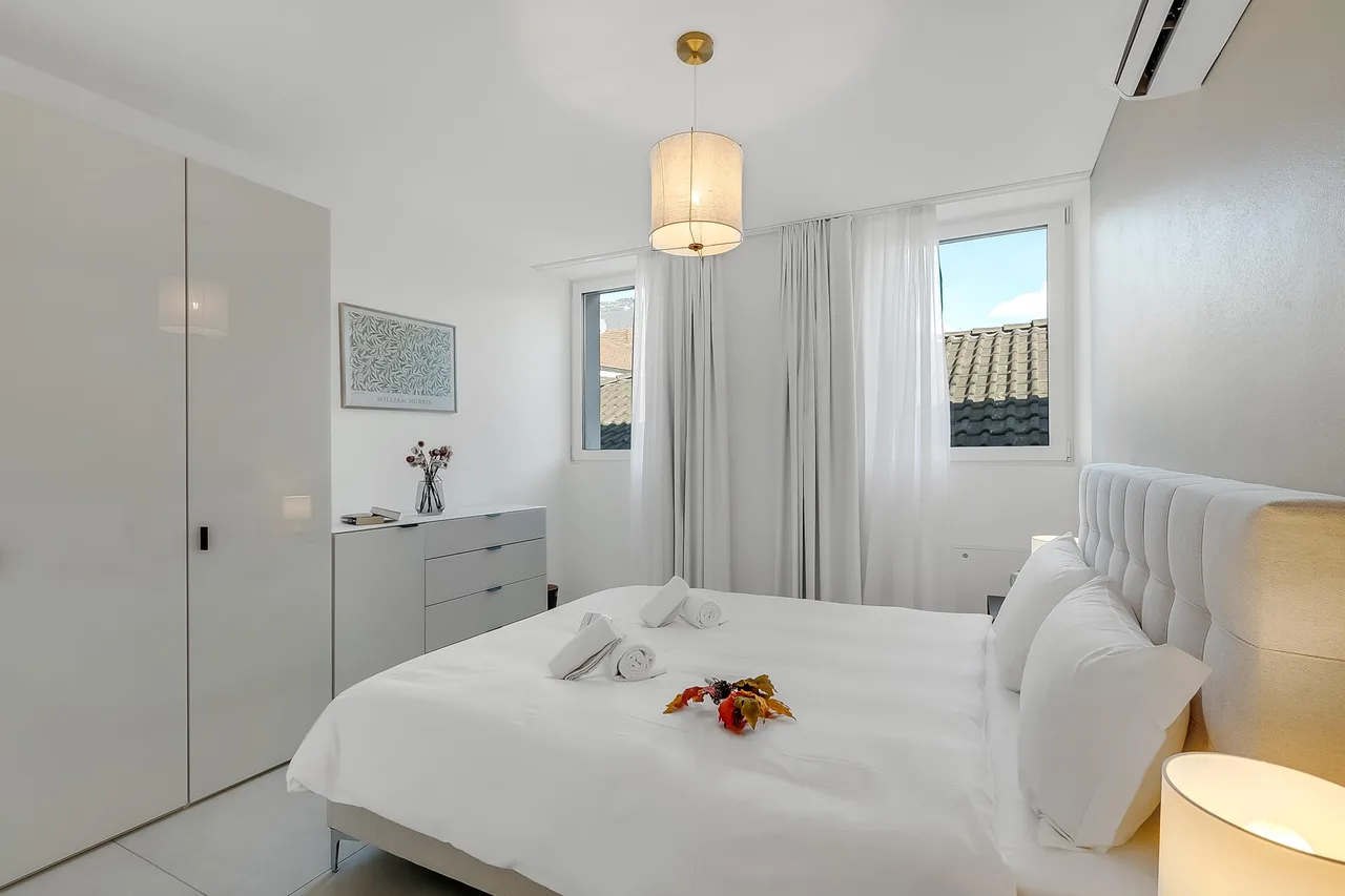 Lakeside Duplex Apartment in Ascona, Ticino photo 5