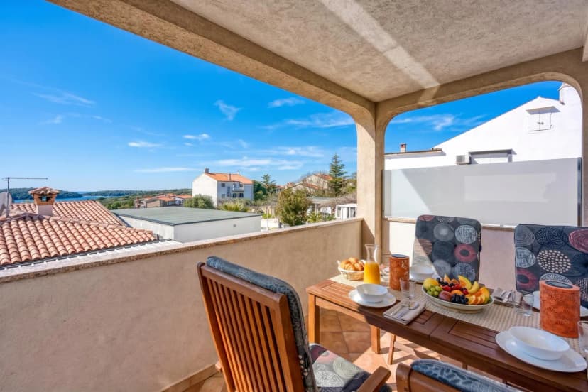 Apt Jakara 2 - Sea View Balcony