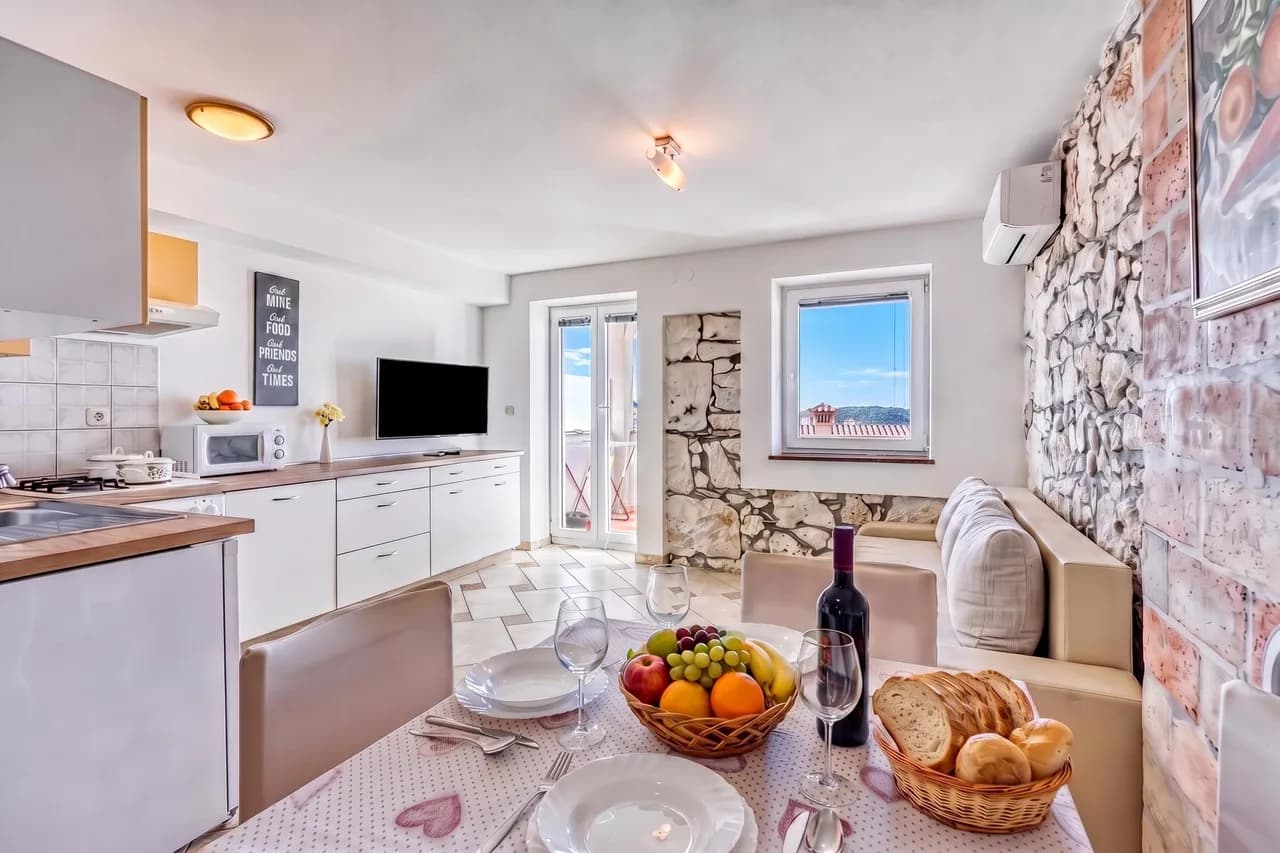 Sea View Balcony Apartment in Vinkuran photo 2