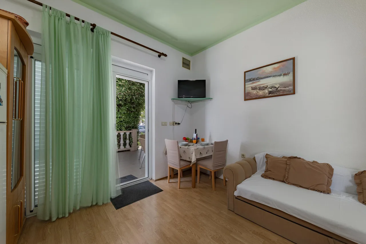 Serene Terrace Apartment in Lopar, Primorje-Gorski Kotar, Croatia photo 4