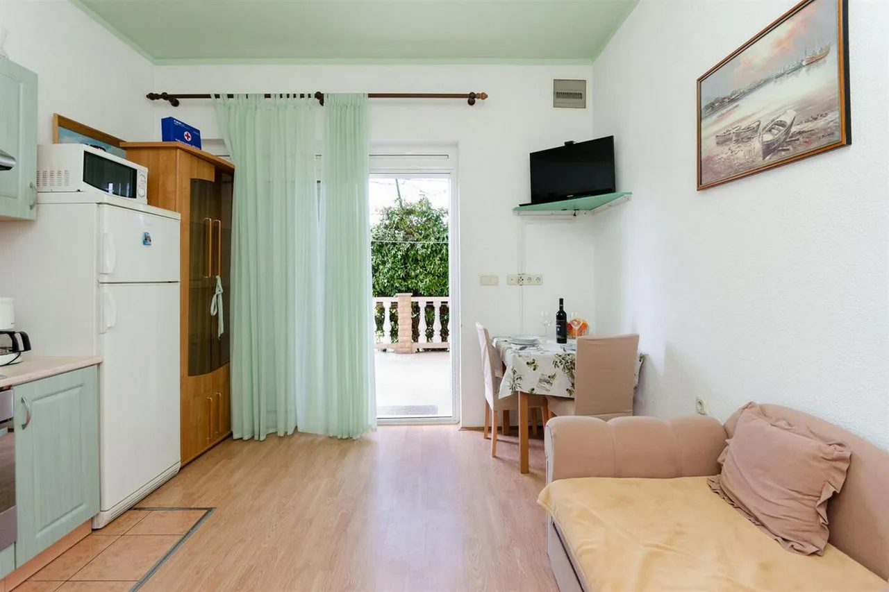 Serene Terrace Apartment in Lopar, Primorje-Gorski Kotar, Croatia photo 5