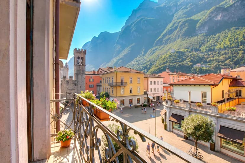 Quiet Oasis In Riva Heart with Balcony Dining