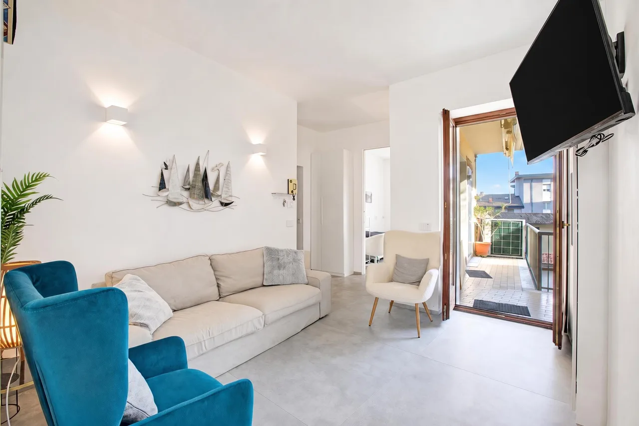 Balcony Dining Apartment in Riva del Garda photo 3
