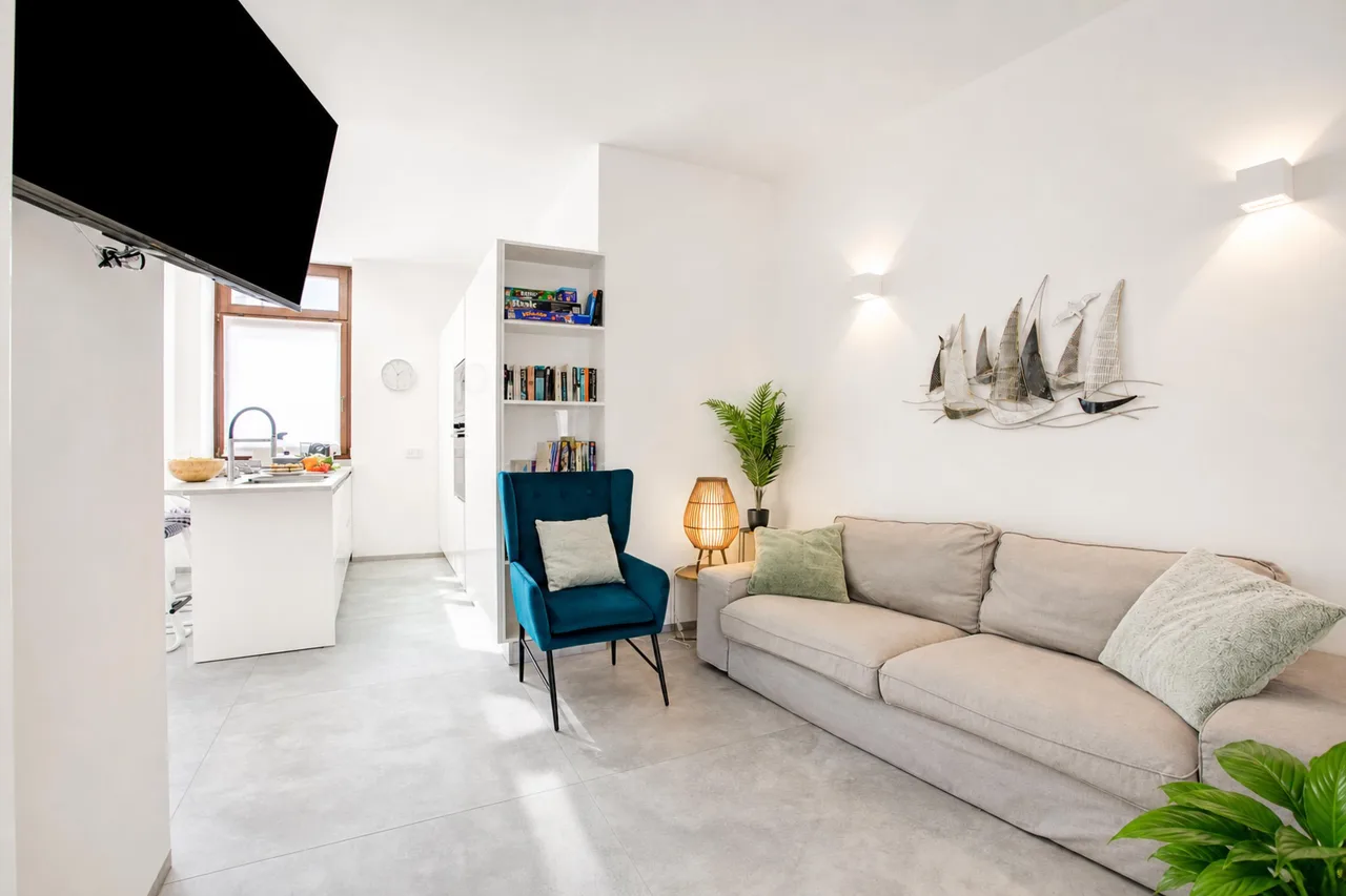 Balcony Dining Apartment in Riva del Garda photo 4
