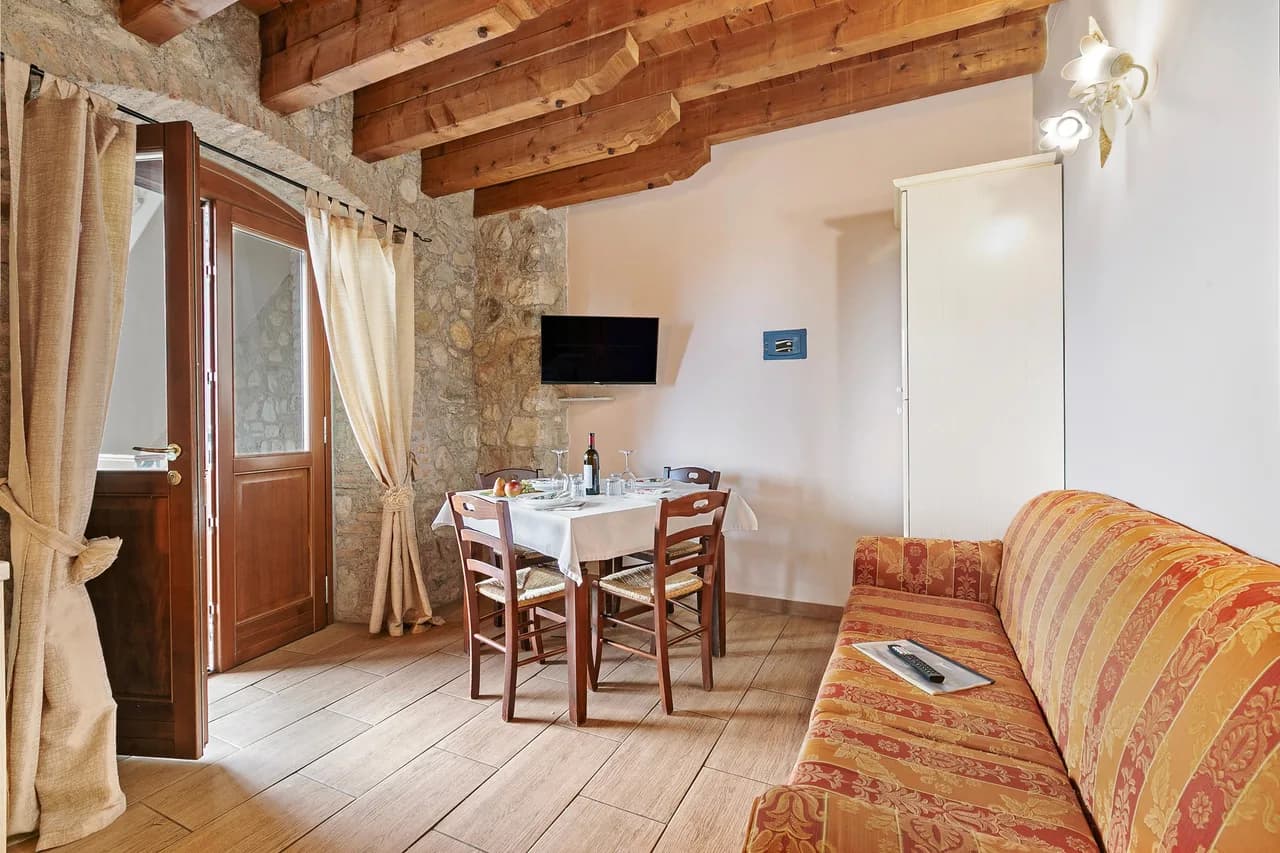 Charming Apartment with Private Garden in Padenghe Sul Garda photo 3