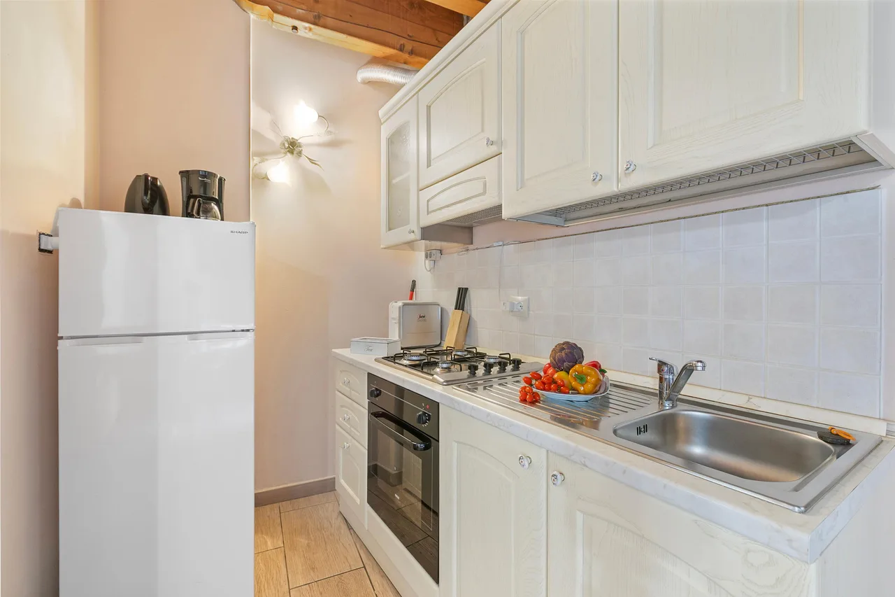 Charming Apartment with Private Garden in Padenghe Sul Garda photo 4