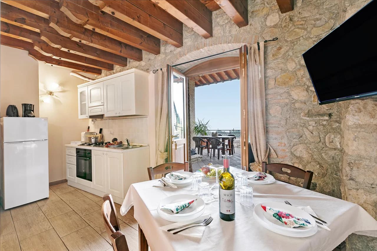 Charming Apartment with Private Garden in Padenghe Sul Garda photo 5