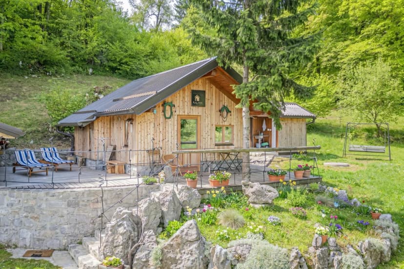Wooden Chalet Kalanka in Nature