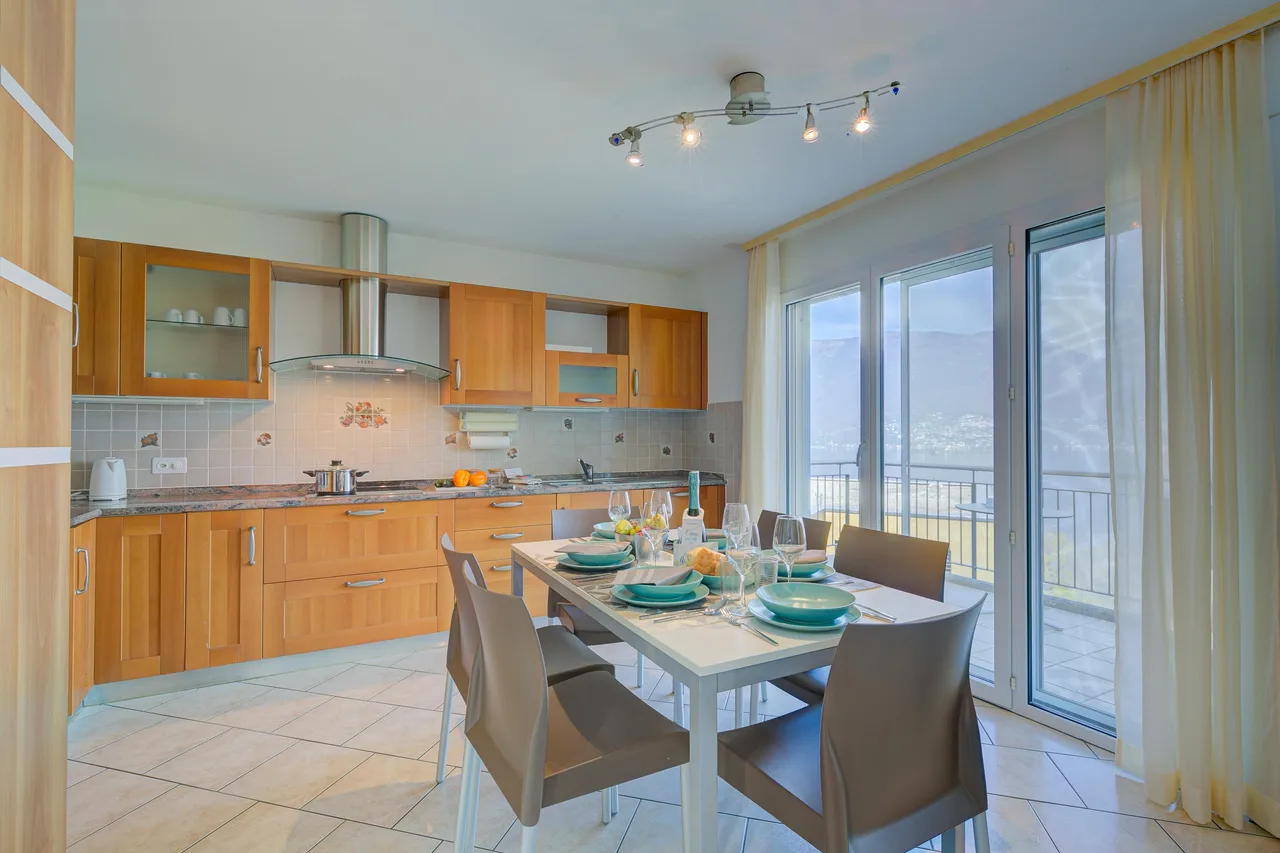 Lakeside Two-Bedroom Villa in Gambarogno, Ticino photo 3