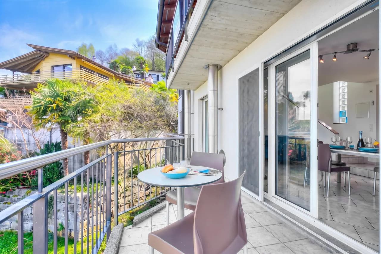 Lakeside Two-Bedroom Villa in Gambarogno, Ticino photo 5