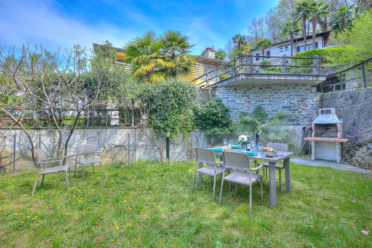 Lakeside Villa in Gambarogno Ticino photo 2