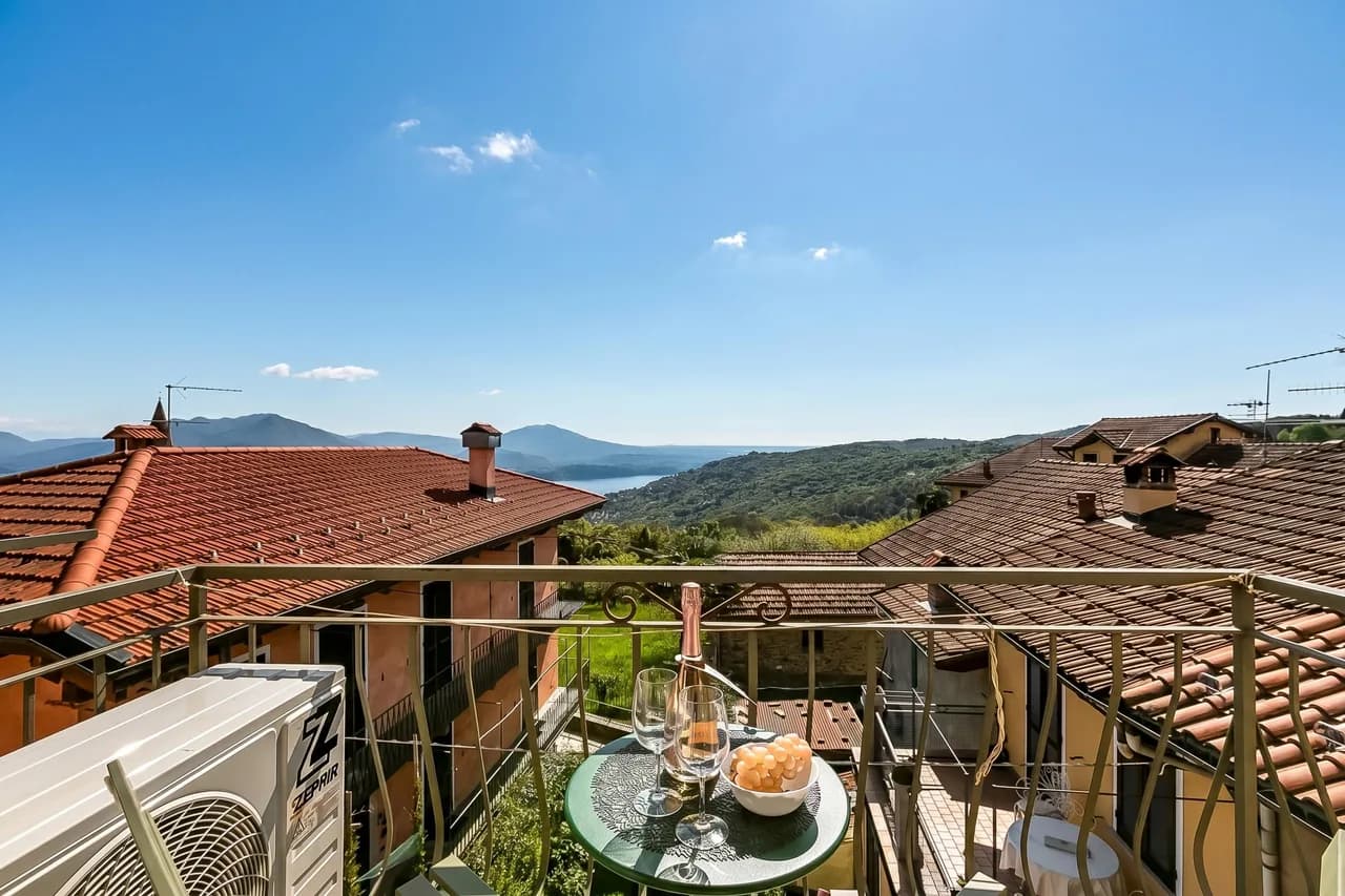 Nova Lake View - Apartment with Balcony in Stresa photo 2