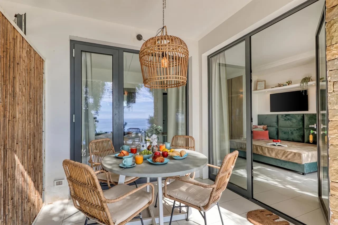 Modern Coastal Vacation Home in Ventimiglia photo 2