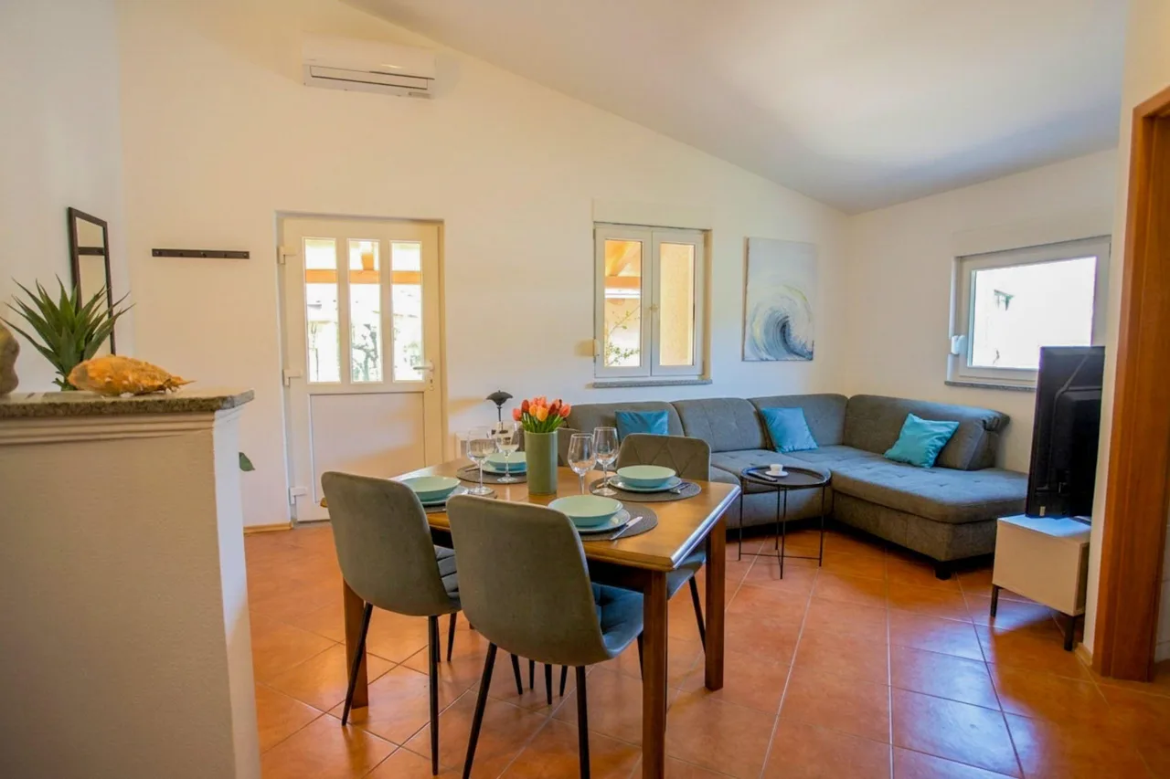 Garden Retreat Vacation Home in Medulin photo 2