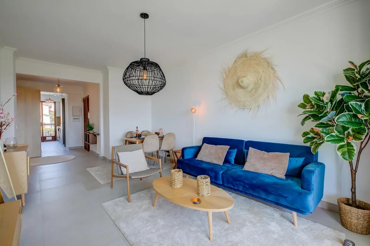 Bright Two-Bedroom Apartment Near Beach in Provence Alpes Cote Dazur photo 3