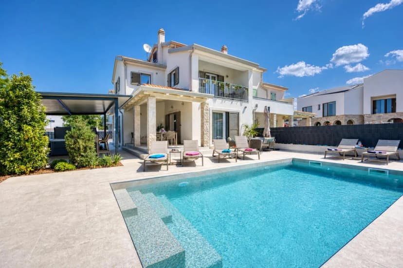Villa Aria with heated Pool and Whirlpool