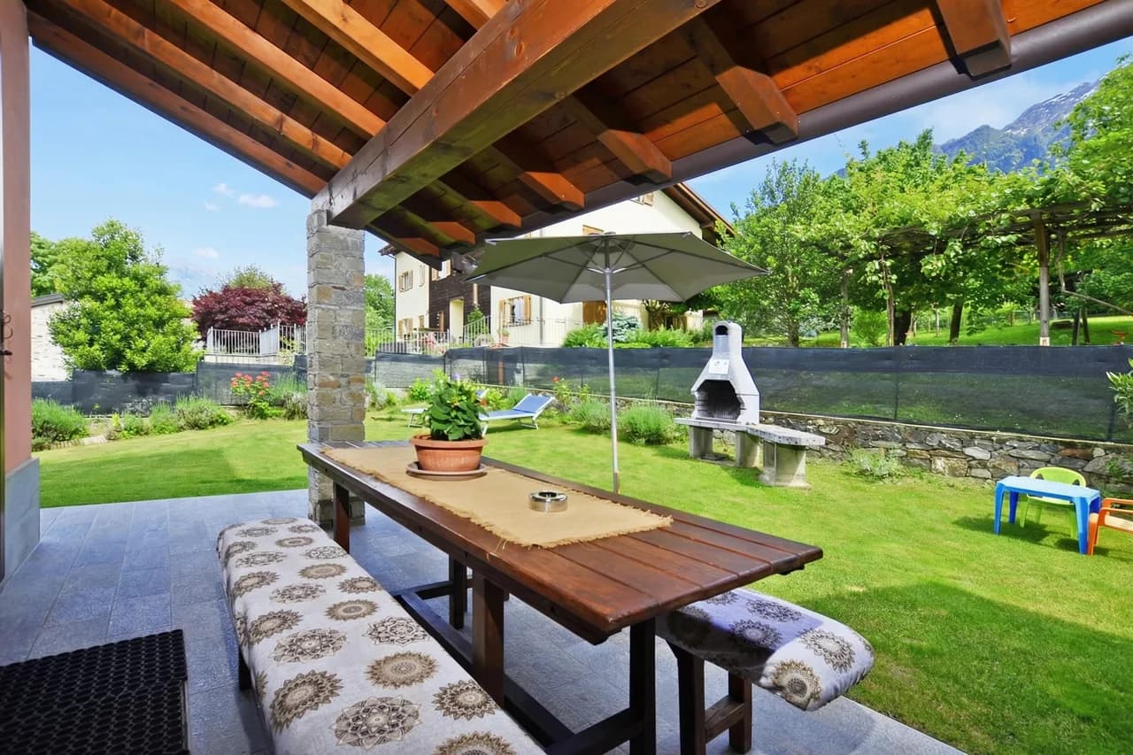 Lakeside Vacation Home in Colico photo 4
