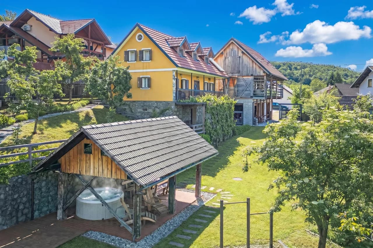 Traditional House Kal Garden & Jacuzzi
