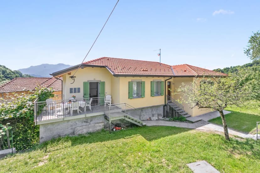 Residenza Quadrifoglio: Valley-view Villa with Private garden
