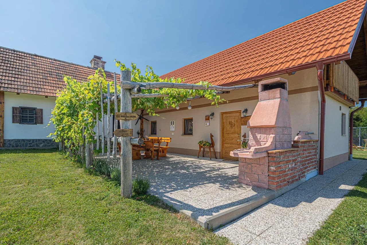 Secluded Garden Vacation Home in Mala Nedelja photo 2