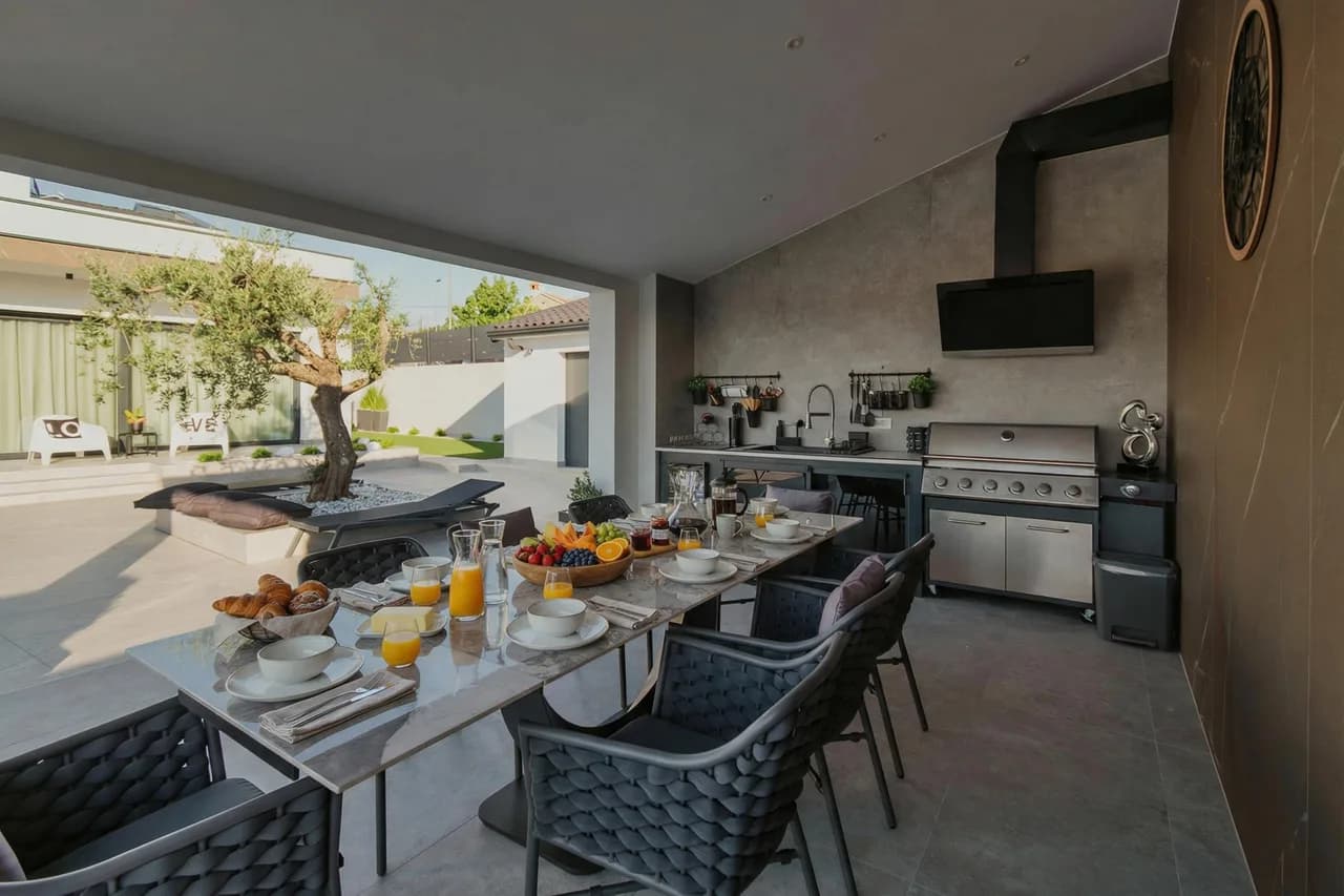 Villa Kim Momjan with Pool and Spa photo 2