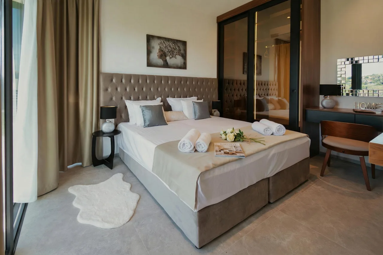 Villa Kim Momjan with Pool and Spa photo 5